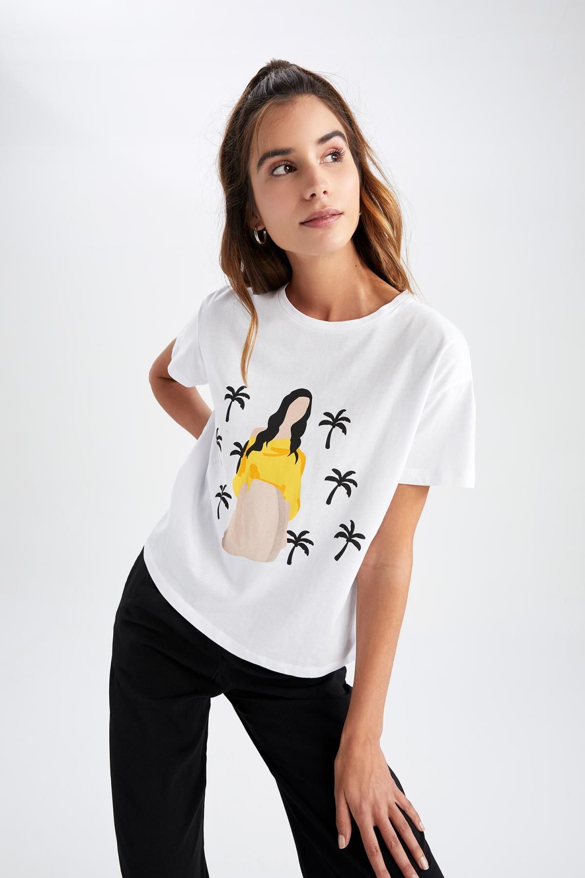 تی شرت یقه باکسی فیت با طرح استوایی زنانه سفید دفاکتو DeFacto (برند ترکیه)