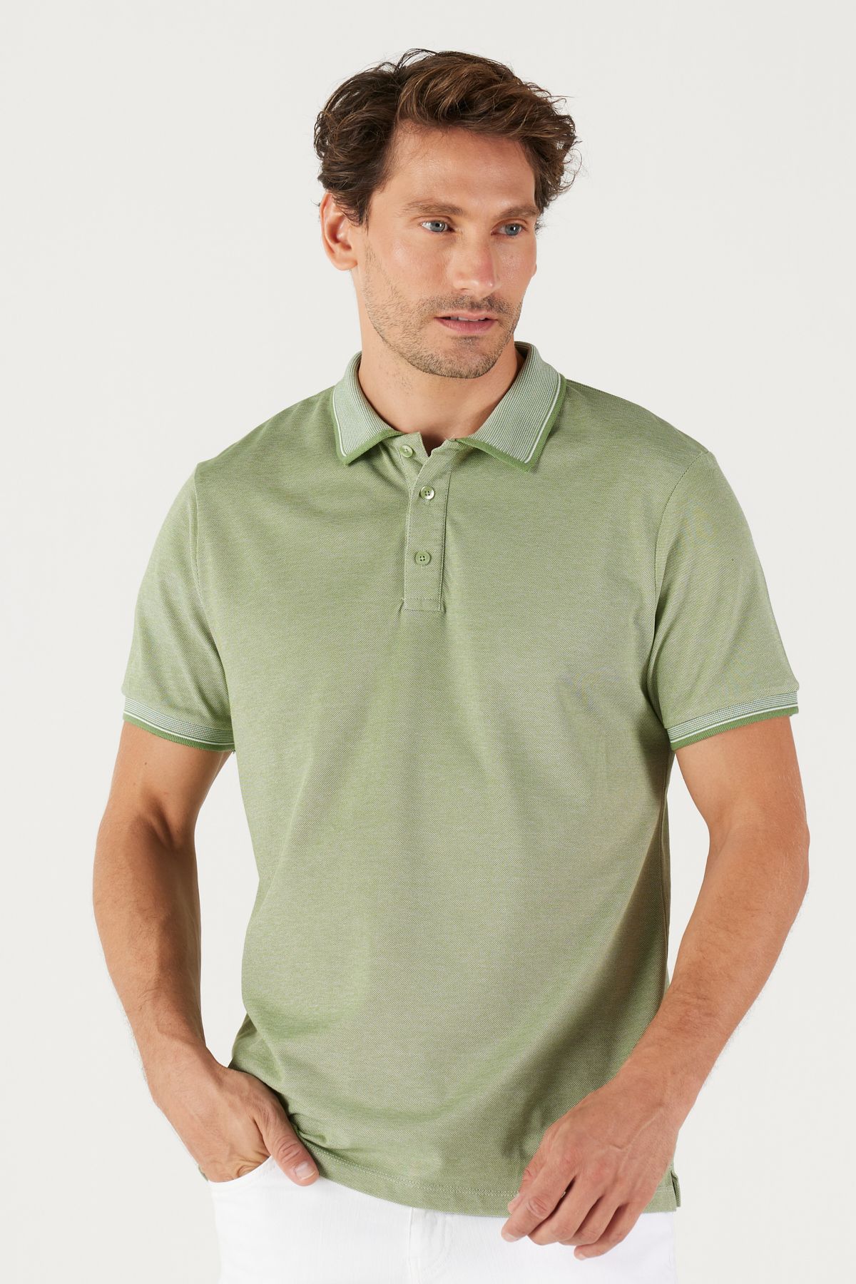 AC&Co / Altınyıldız Classics تی شرت یقه چوگان سبز با برش باریک پارچه نخی مقاوم در برابر چروکیدگی مردانه
