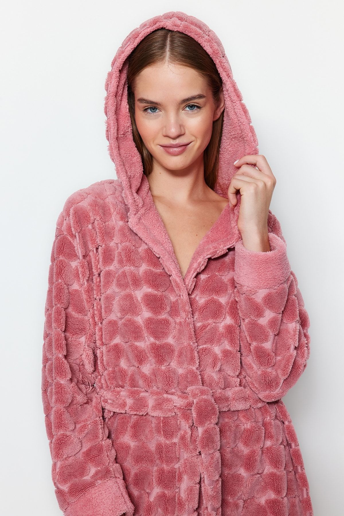 Trendyol Collection Winter-strick-morgenmantel Aus Fleece Mit Rosa Gürtel Und Herzen für Damen - L