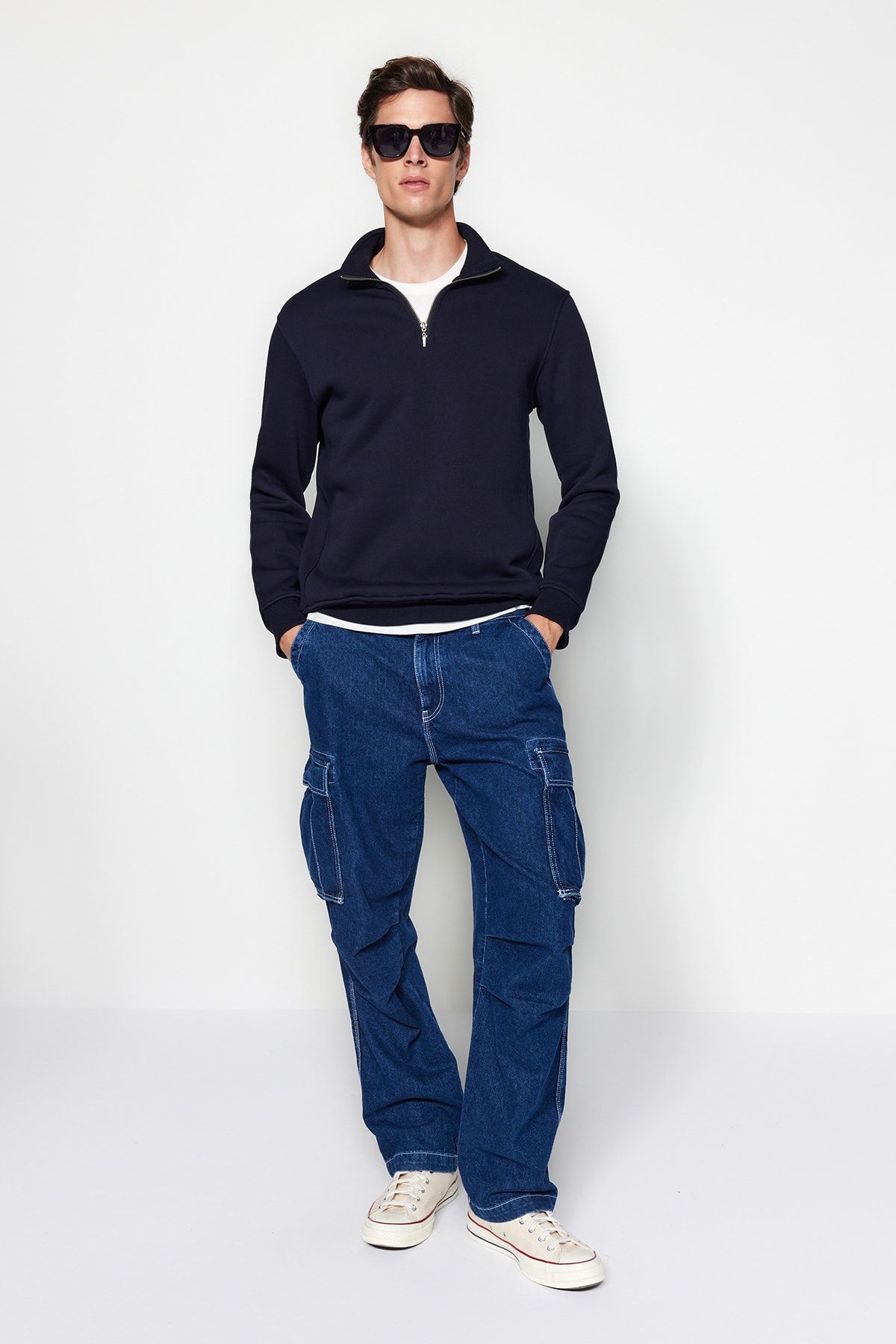 Trendyol Collection-Marineblaues Fleece-Sweatshirt aus Baumwolle mit Stehkragen und Reißverschluss – TMNAW24SW00041 5