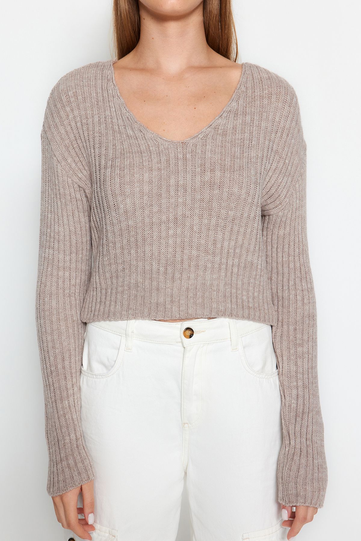 Kolekcia Trendyol-Pletený sveter Mink Crop Basic s výstrihom do V TWOAW24KZ01214 3