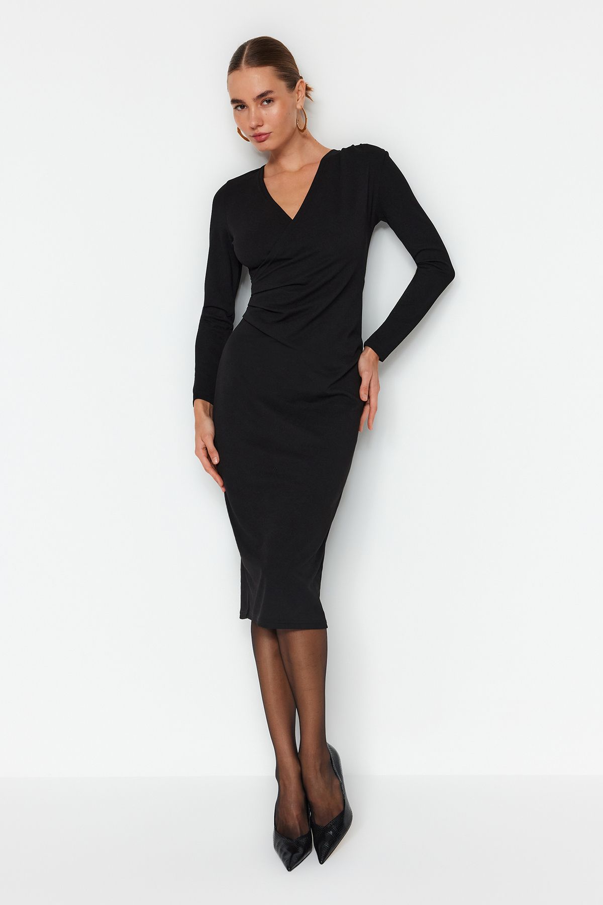 Trendyol Collection-Schwarzes, zweireihiges Midi-Strickkleid mit Kragen und langen Ärmeln und detailliertem, tailliertem Schnitt TWOAW24EL00826 3