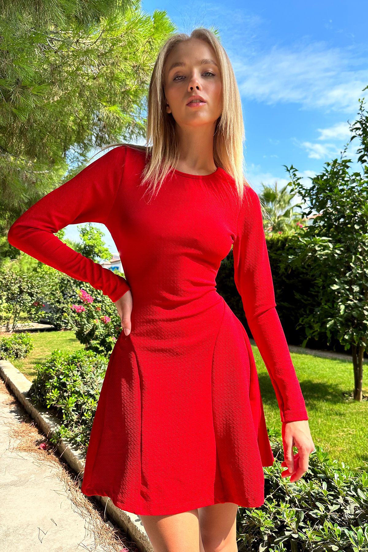 Trendyol Rundhalsausschnitt ausgestelltes Rotes, ALC-X10883 Nähten Alaçatı Trend und Stili für detaillierten Minikleid - Damen mit