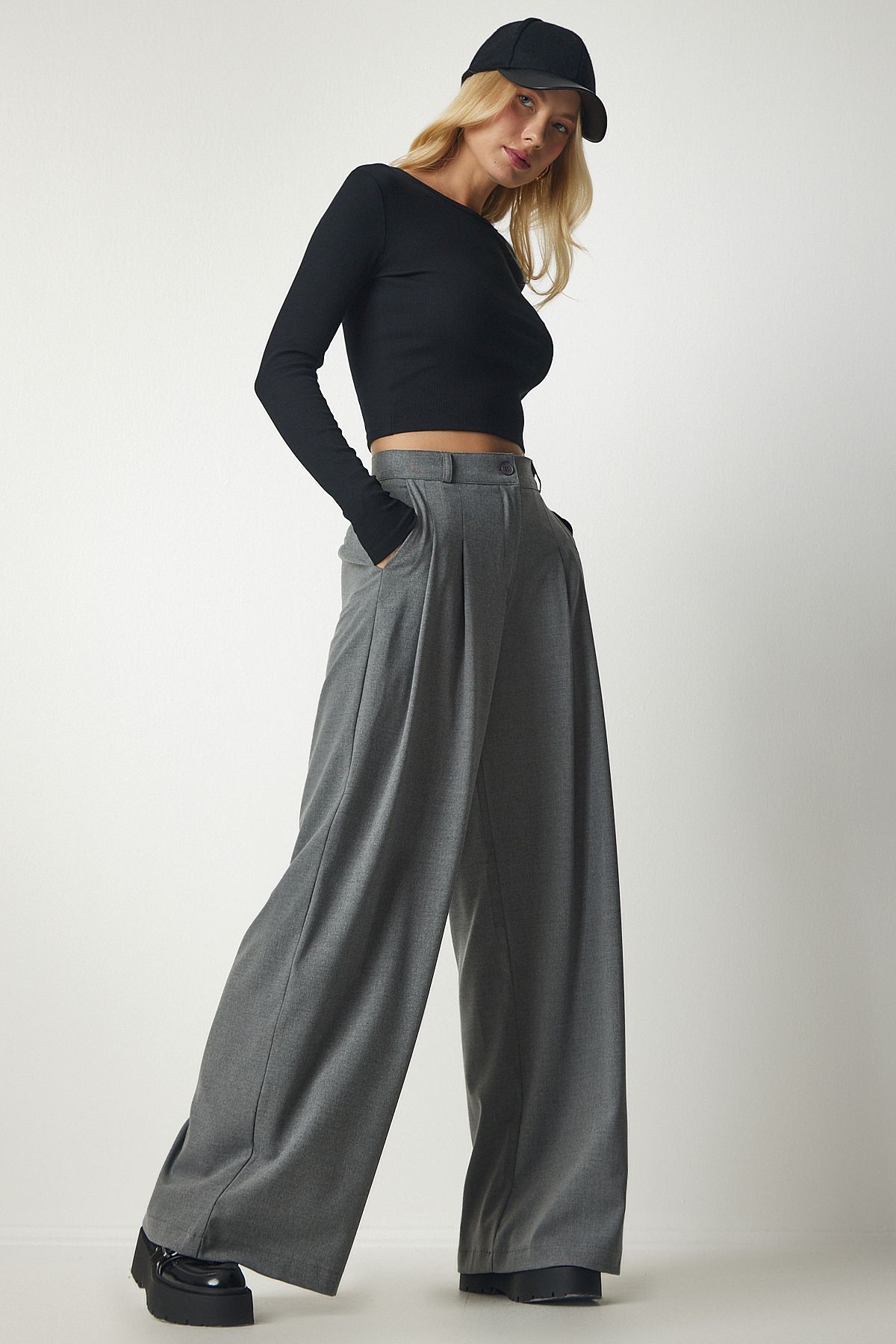 Wide-leg trousers with waistband detail - Women's fashion | Stradivarius  United States