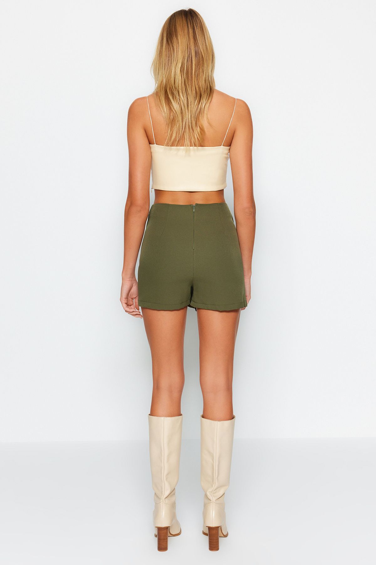 Trendyol Collection-Tmavá khaki sukně s řetízkem a záhybem tkaných kraťasů TWOAW23SR00041 5