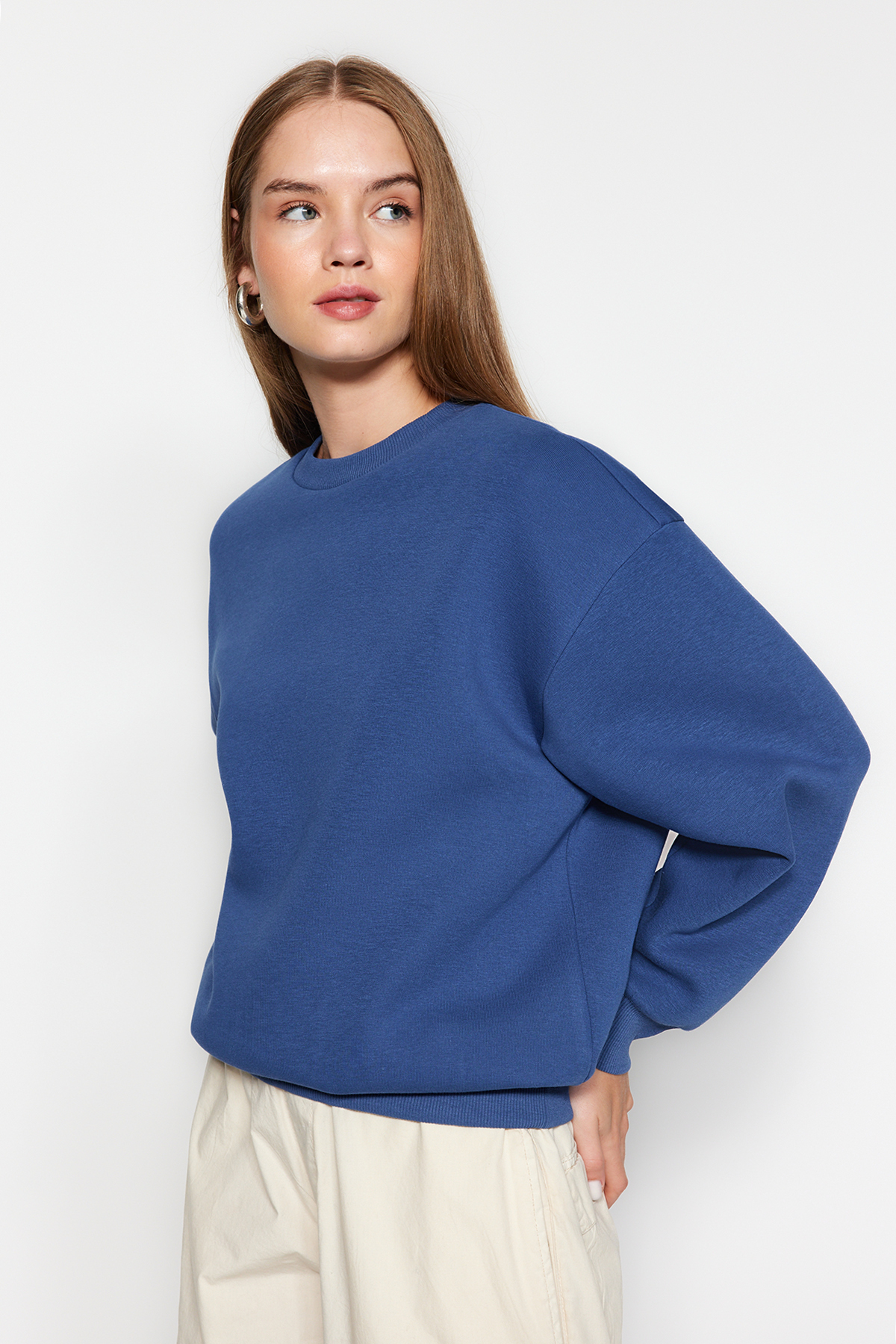 Trendyolmilla  Indigo Kalın İçi Polarlı Regular/Normal Kalıp Bisiklet Yaka Basic Örme Sweatshirt TWOAW24SW00101 - Görsel 4