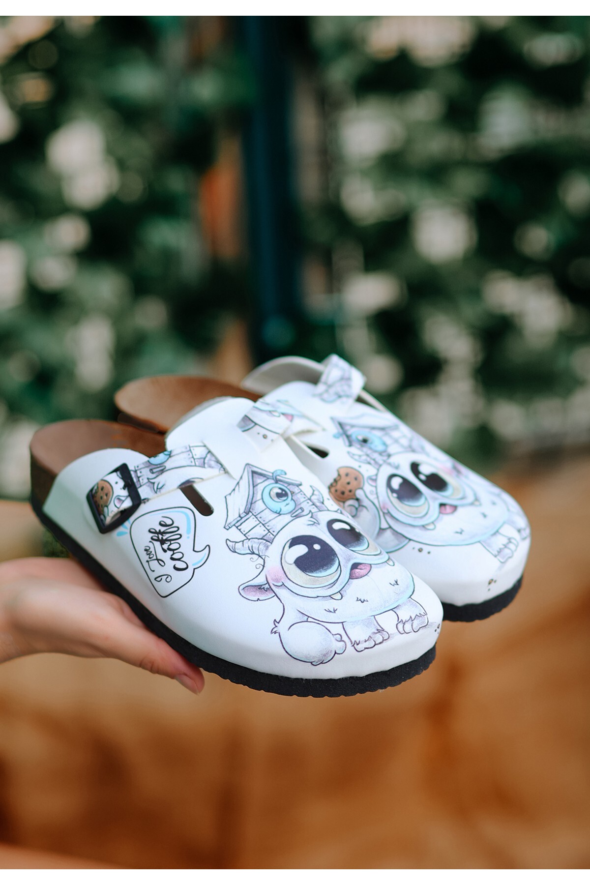 Beyaz Cilt Evli Kedili Terlik