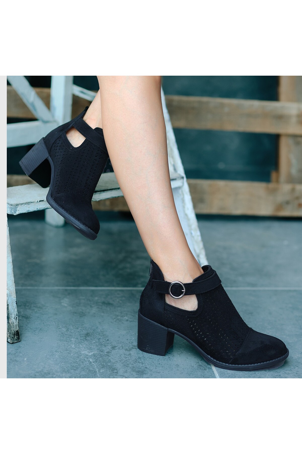 Siyah Süet Topuklu Bot