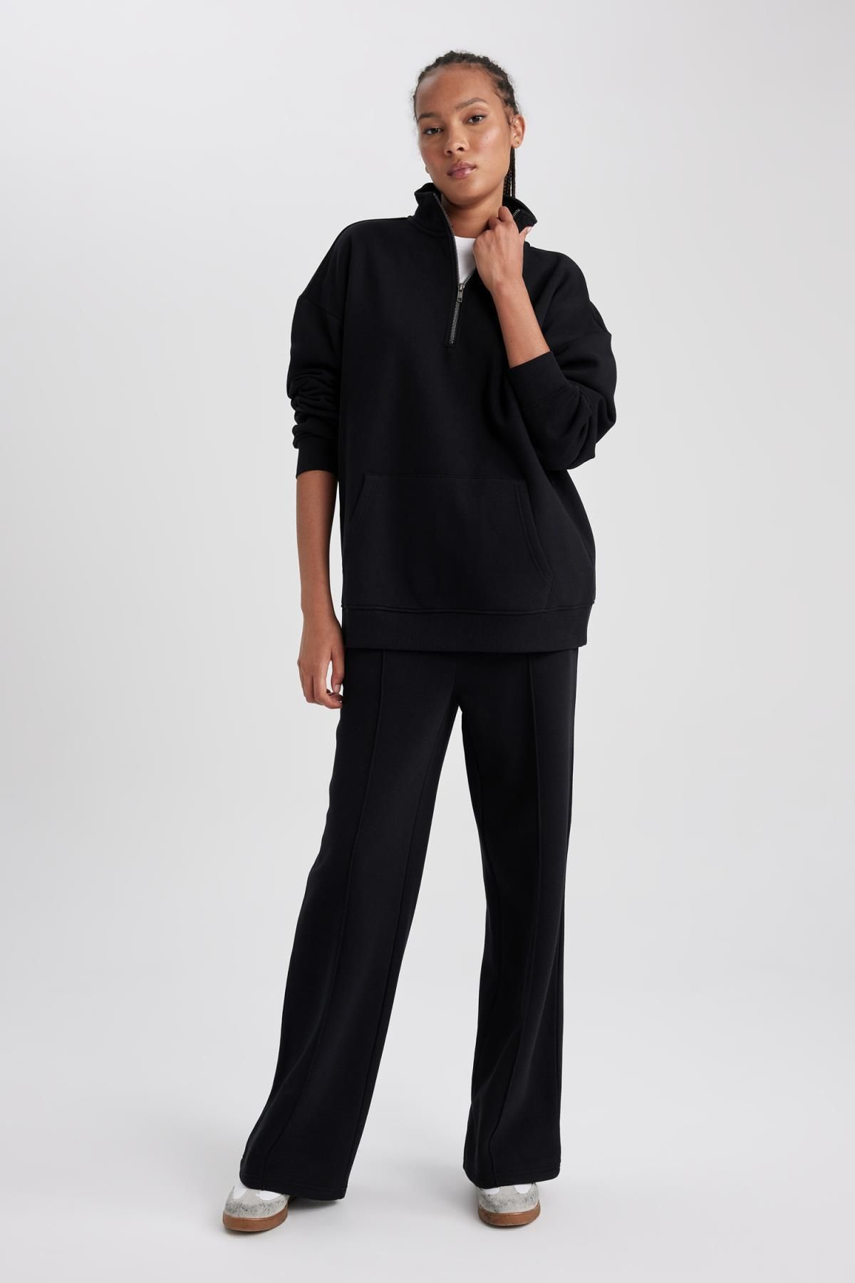 Thick sweatpants hotsell with pockets