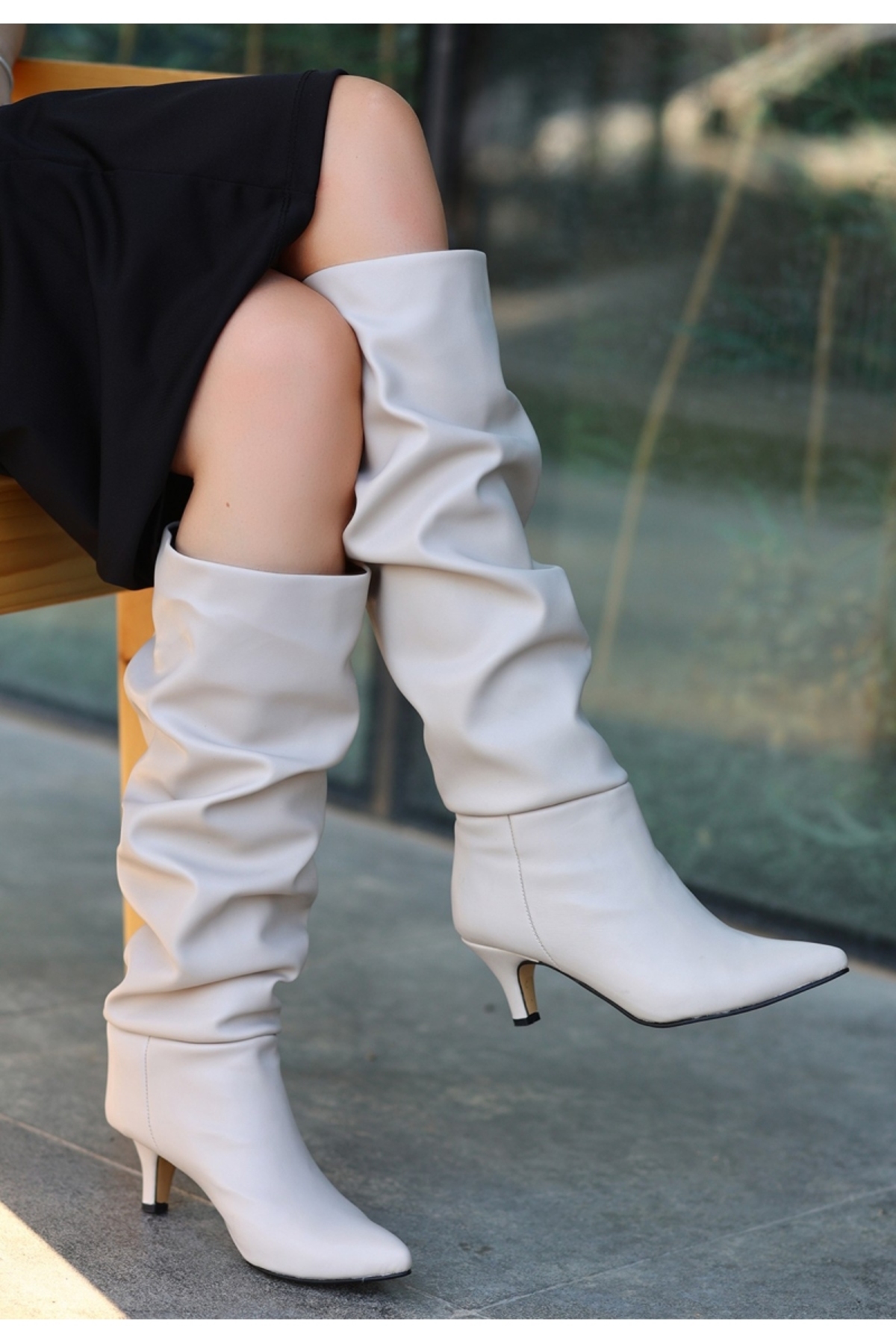 Bej Cilt Topuklu Çizme