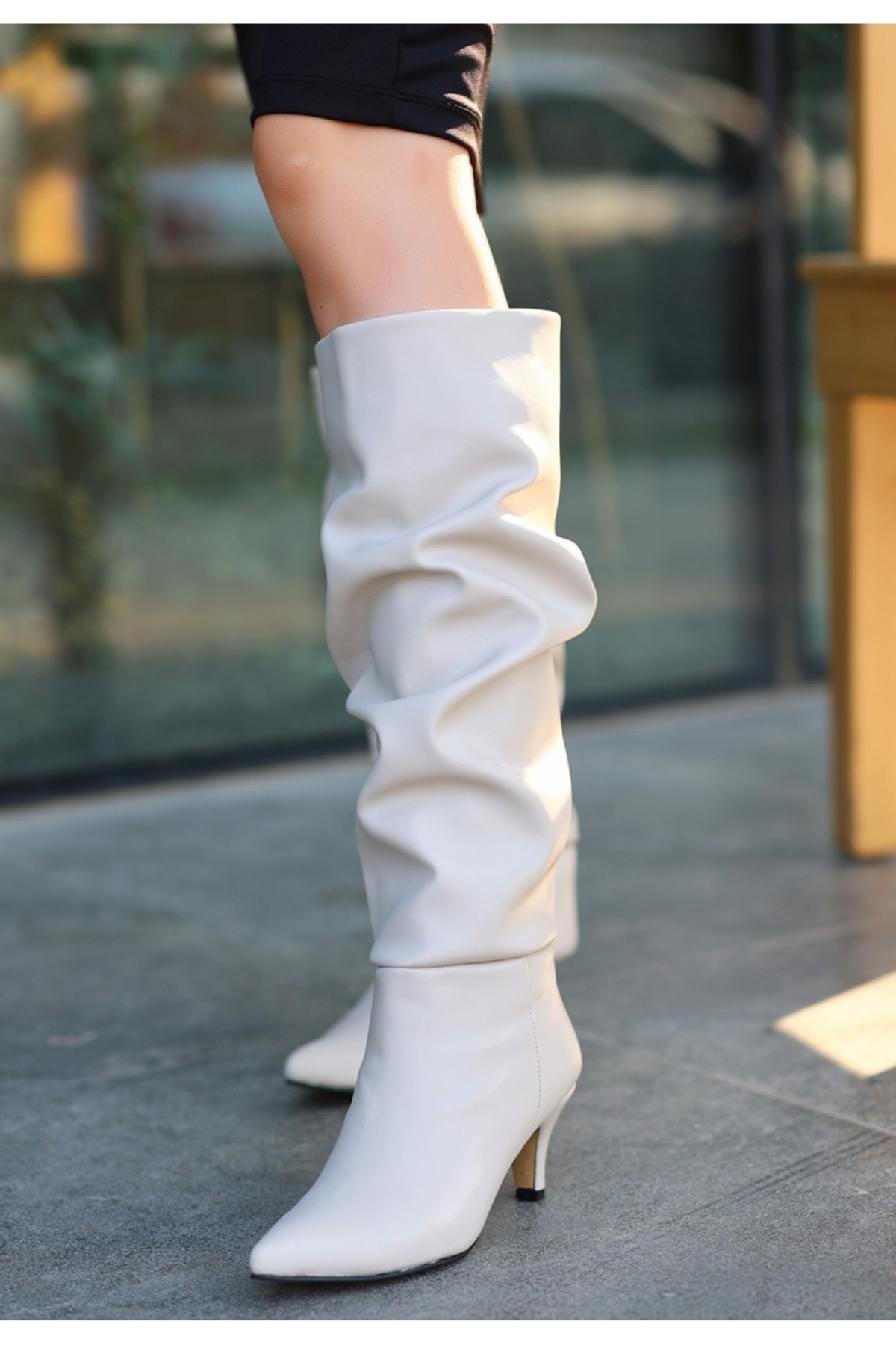 Bej Cilt Topuklu Çizme