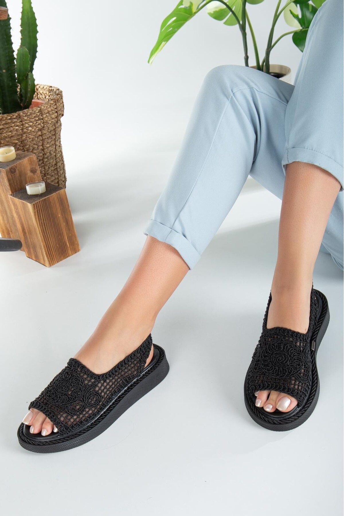 Ronz Siyah Örgülü Sandalet