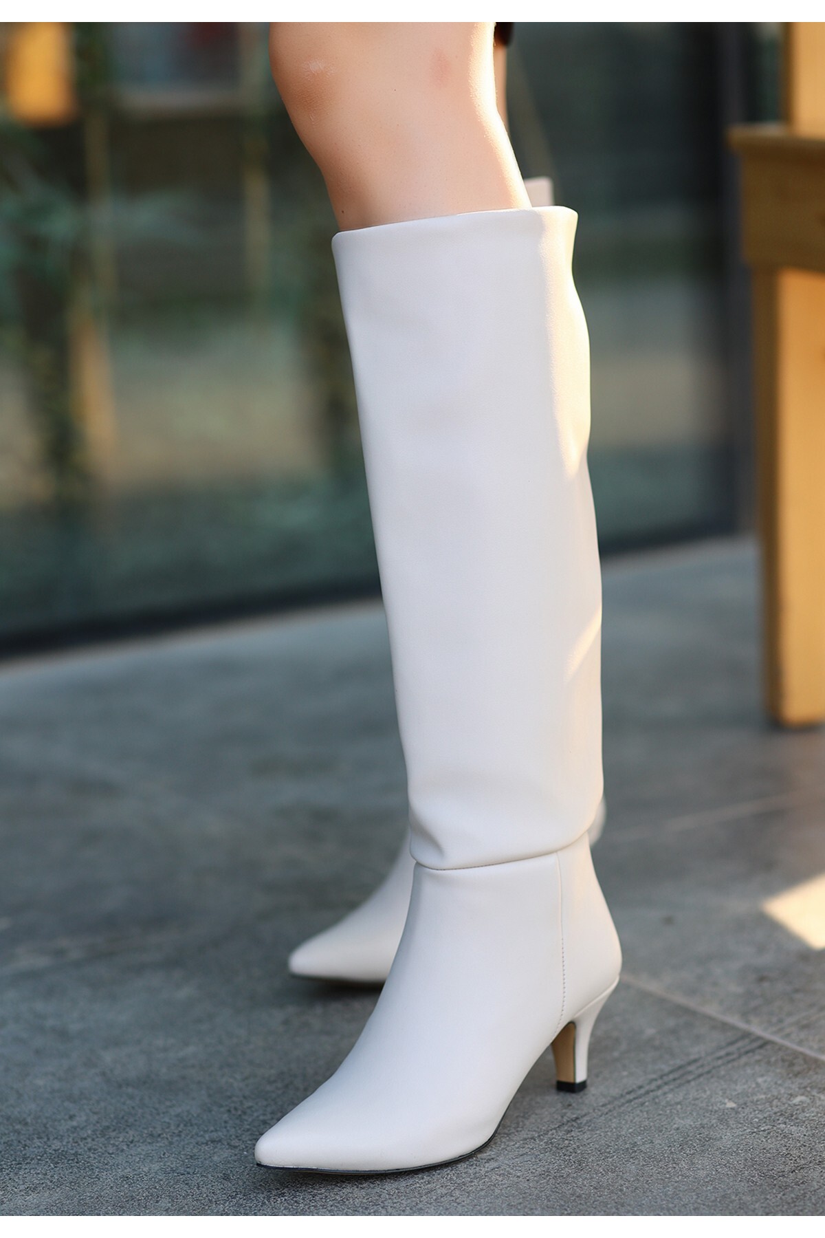 Fonox Bej Cilt Topuklu Çizme