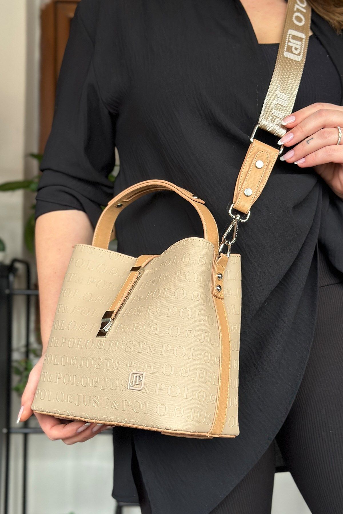 Just Polo Sand Color Cotton Woven Long Strap 4 Compartment Women s Cross Shoulder And Handbag 22cm 20cm 9cm Lb 4002