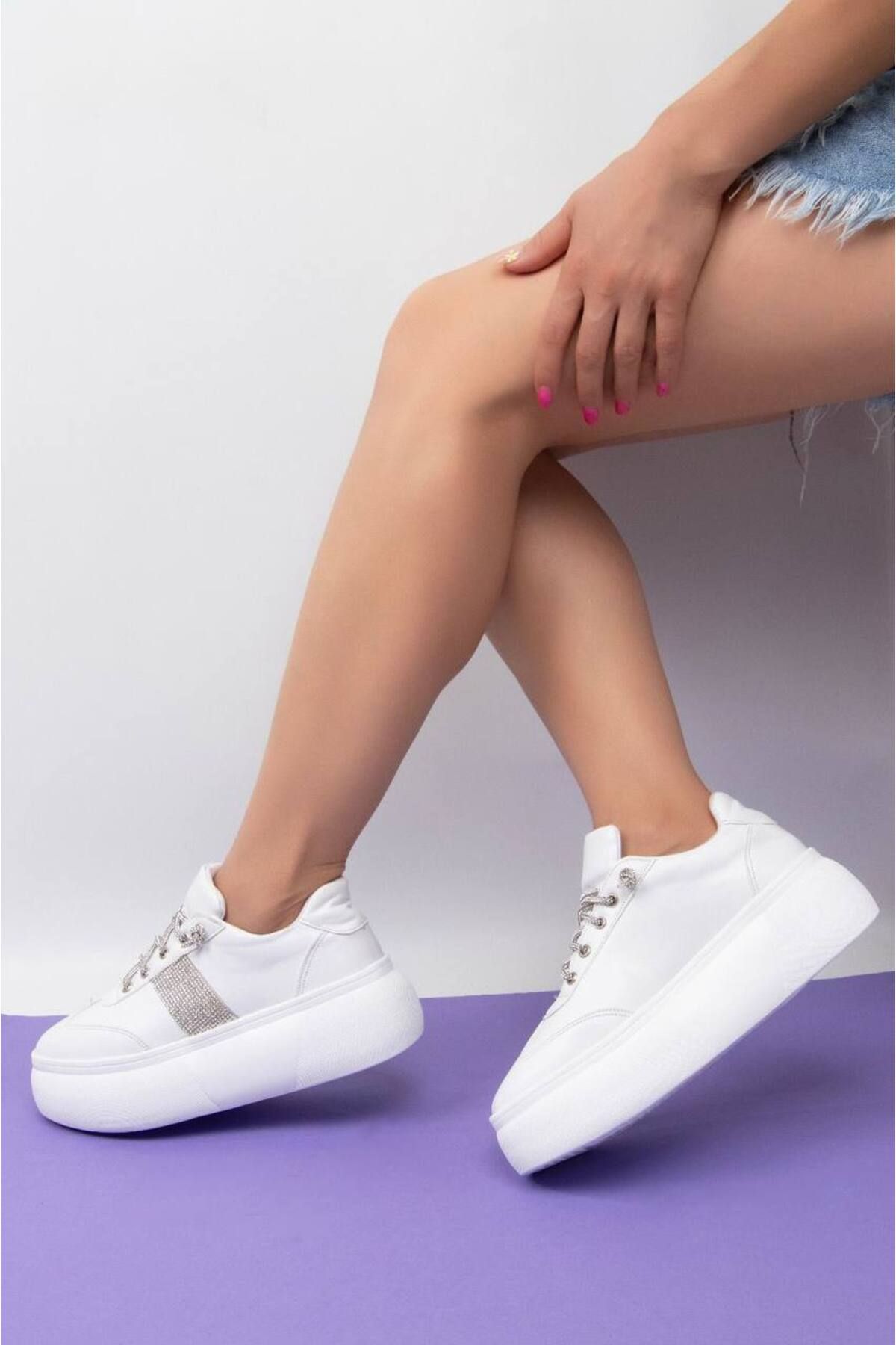 Trending womens 2024 white sneakers