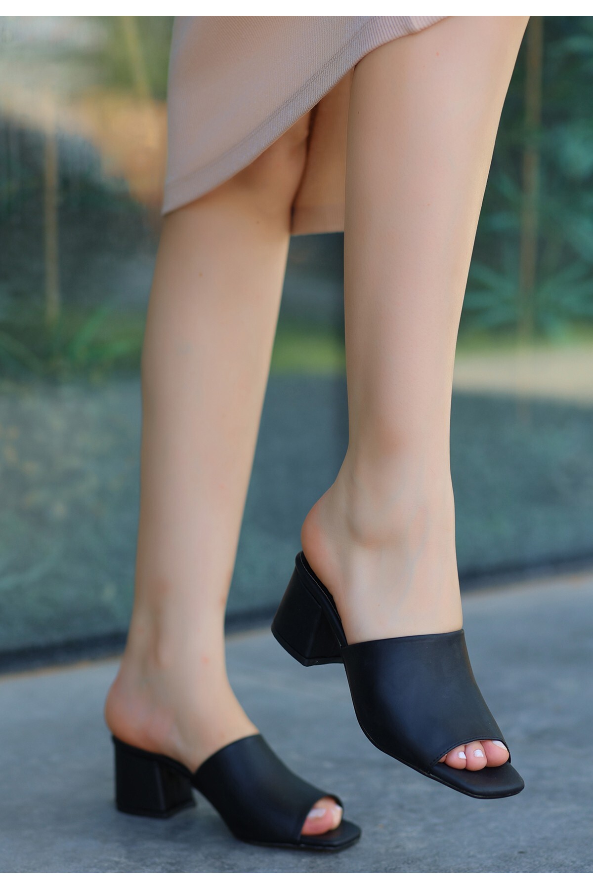Natin Siyah Cilt Topuklu Terlik