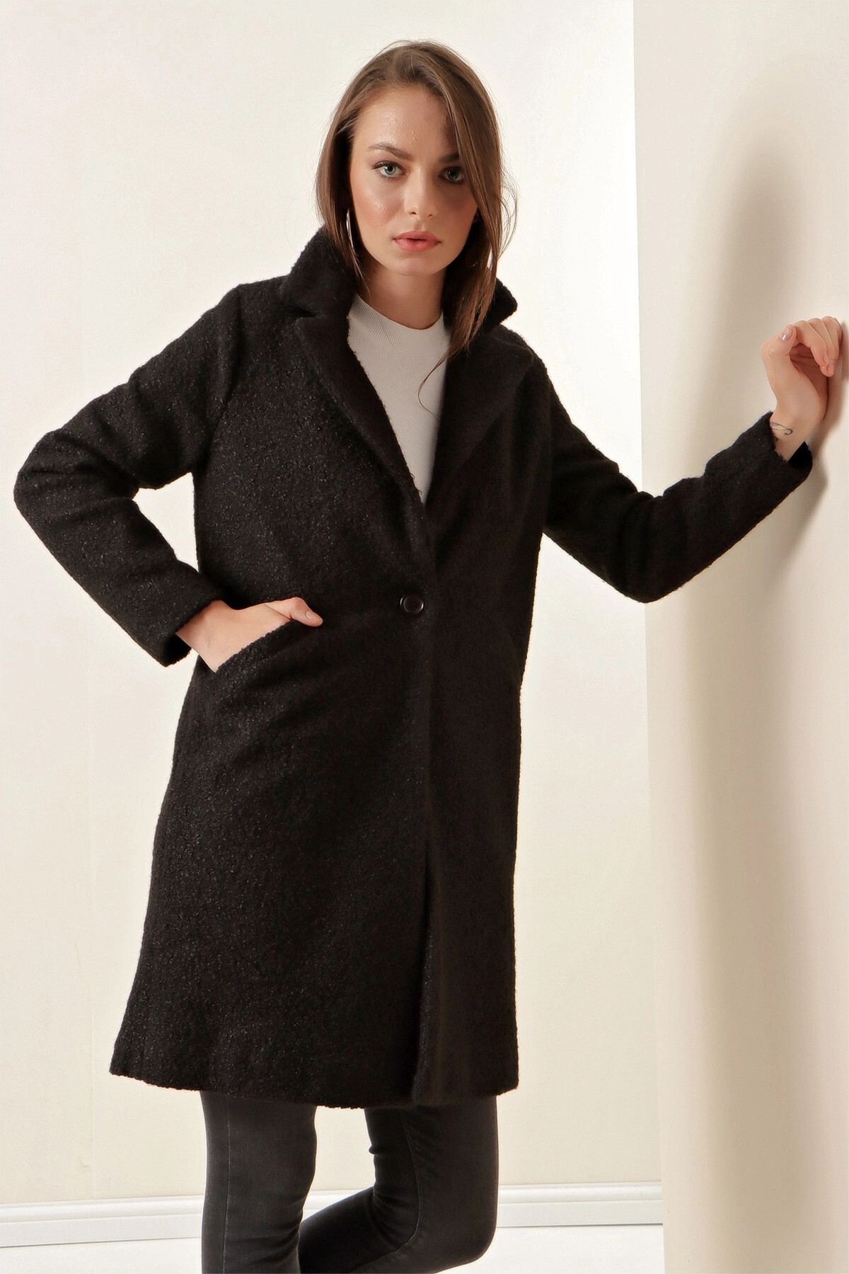 Black Single Button Lined Coat with Pocket Boucle Stash