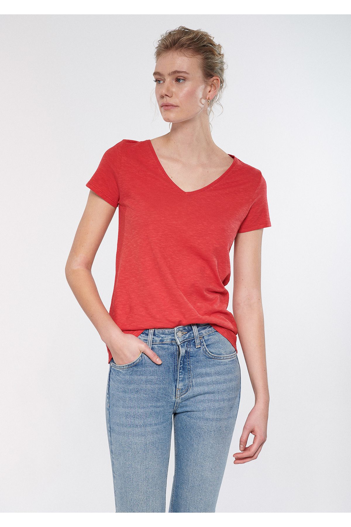 تی شرت زنانه یقه وی قرمز ماوی Mavi (برند ترکیه)