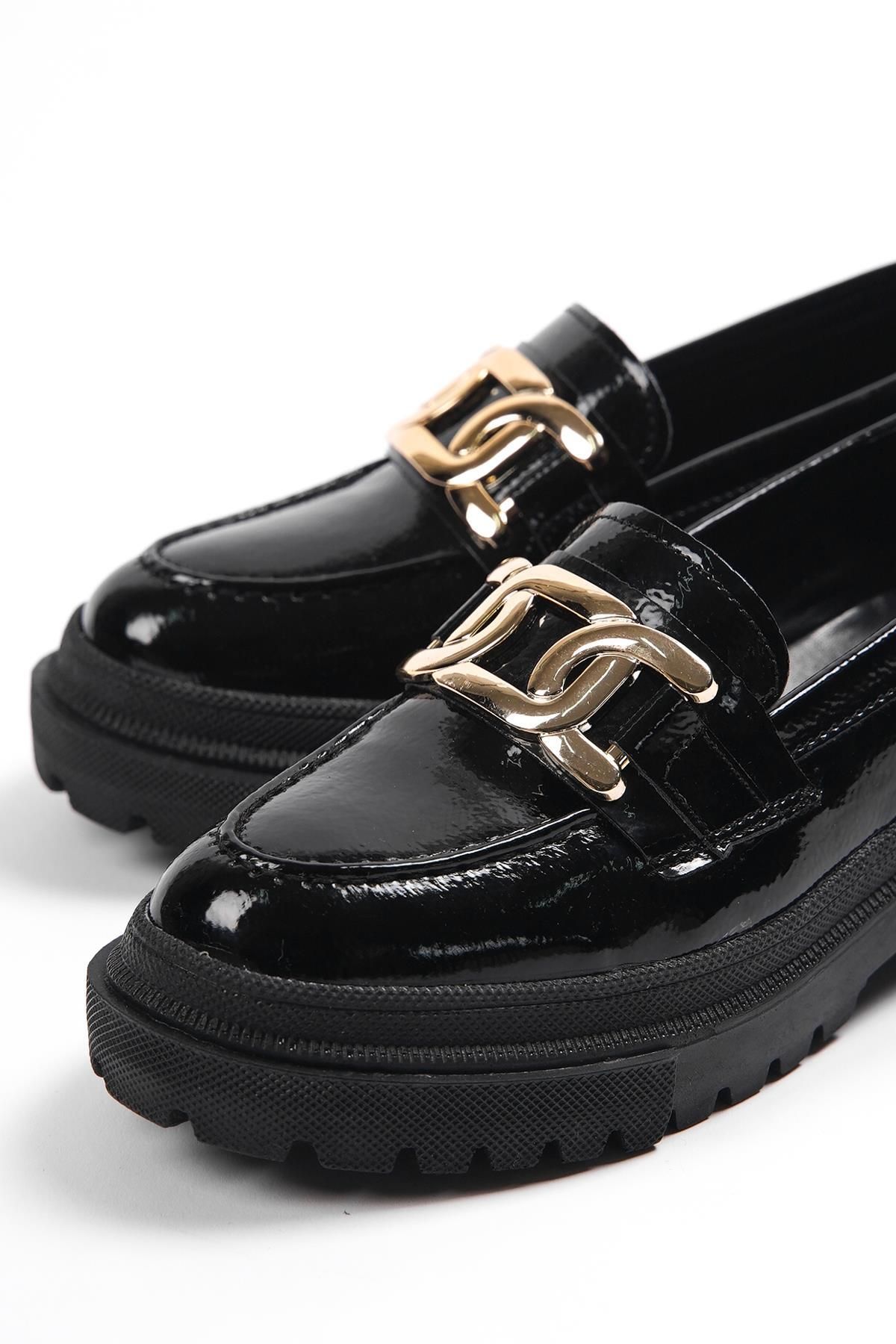 Capone Outfitters-Capone Damen-Loafer mit ovaler Zehenpartie, Metallzubehör, Trak-Sohle, faltiges Lackleder, Schwarz 4