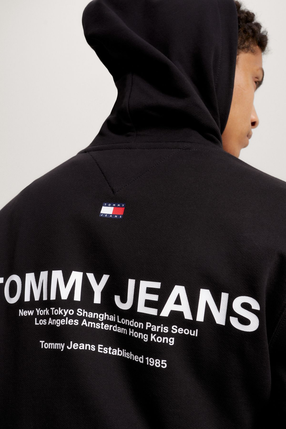 Tommy jeans hotsell sweatshirt black