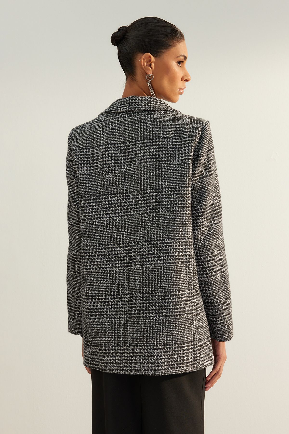 Trendyol Collection-Graue Blazerjacke in Wolloptik mit normalem Futter und gewebtem Karomuster TWOAW24BC00048 8