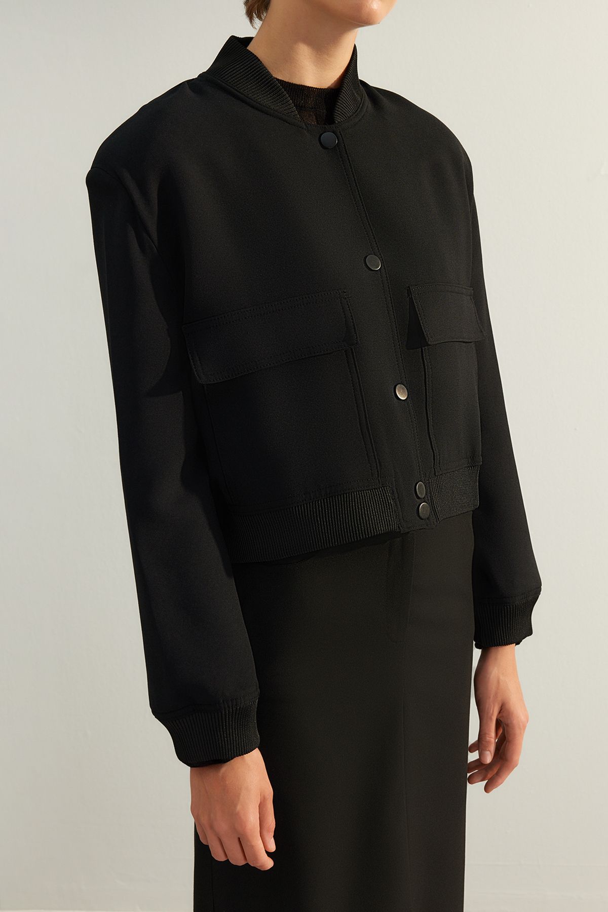 Kolekcia Trendyol-Čierna prémiová bunda Bomber Crop Woven Jacket Twoaw24Ce00047 11