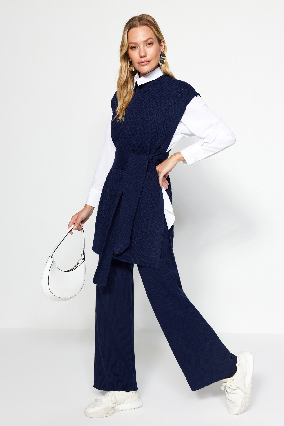 Trendyol Modest Námořnická modř, pásek, pletený svetr a kalhoty, spodní díl TCTAW24US00045