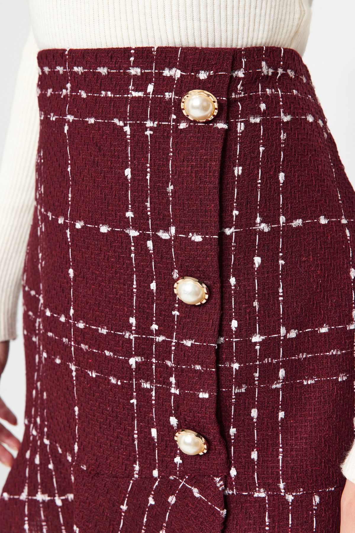 Trendyol Collection-Burgunderroter geknöpfter Tweed-Stoffrock mit Volantspitze und Mini-Webrock TWOAW22ET0155 5