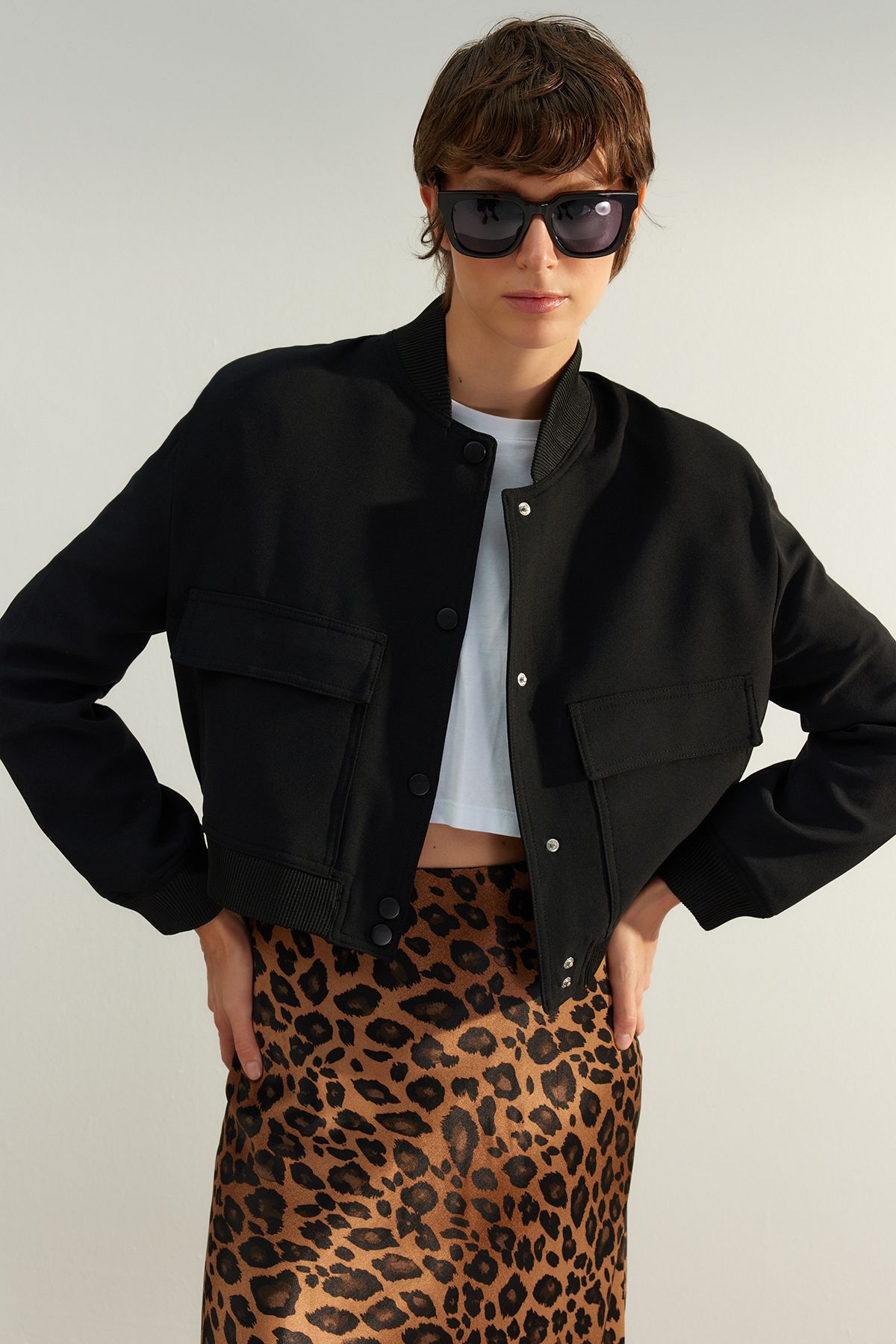 Kolekcia Trendyol-Čierna prémiová bunda Bomber Crop Woven Jacket Twoaw24Ce00047 2