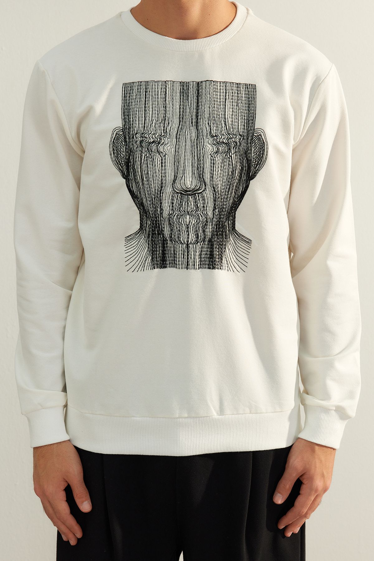 Trendyol Collection-Лимитирана серия екрю суитшърт с нормален/нормален крой, без повдигане TMNAW22SW1186 4