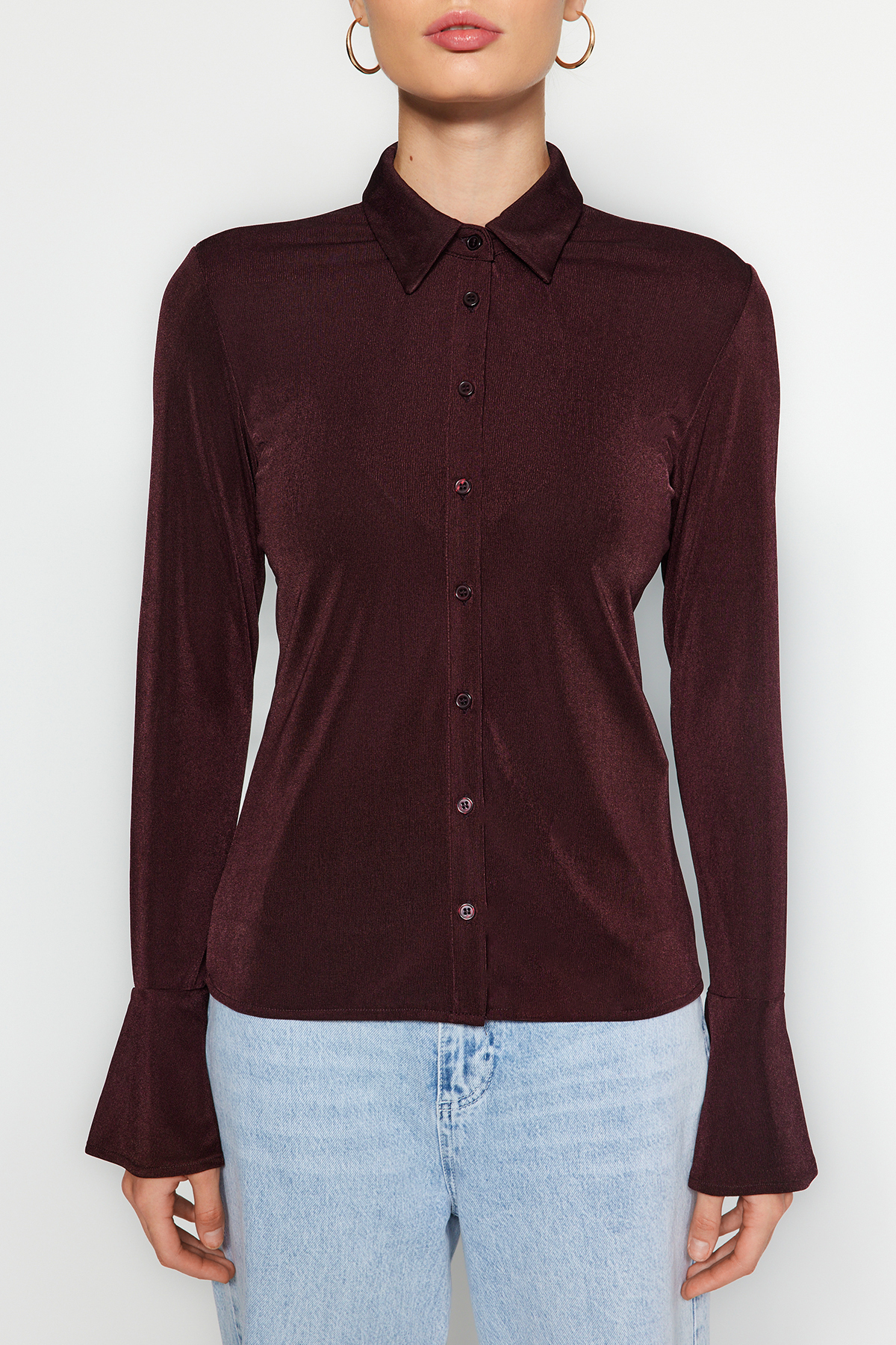 Trendyolmilla  Kahverengi Parlak Yüzeyli ve Yumuşak Dokulu Polo Yaka Düğmeli Örme Gömlek TWOAW24GO00194 - Görsel 4