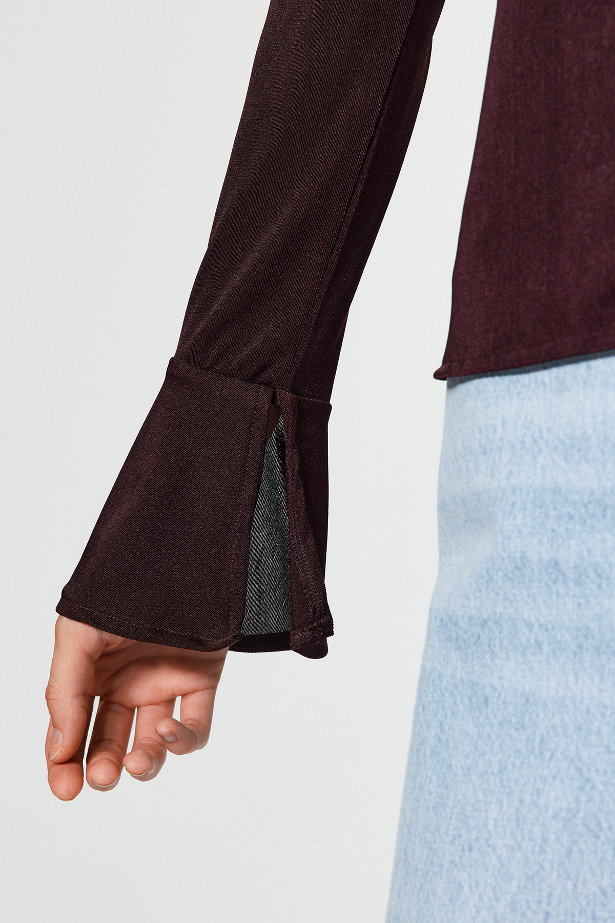 Trendyolmilla  Kahverengi Parlak Yüzeyli ve Yumuşak Dokulu Polo Yaka Düğmeli Örme Gömlek TWOAW24GO00194 - Görsel 5