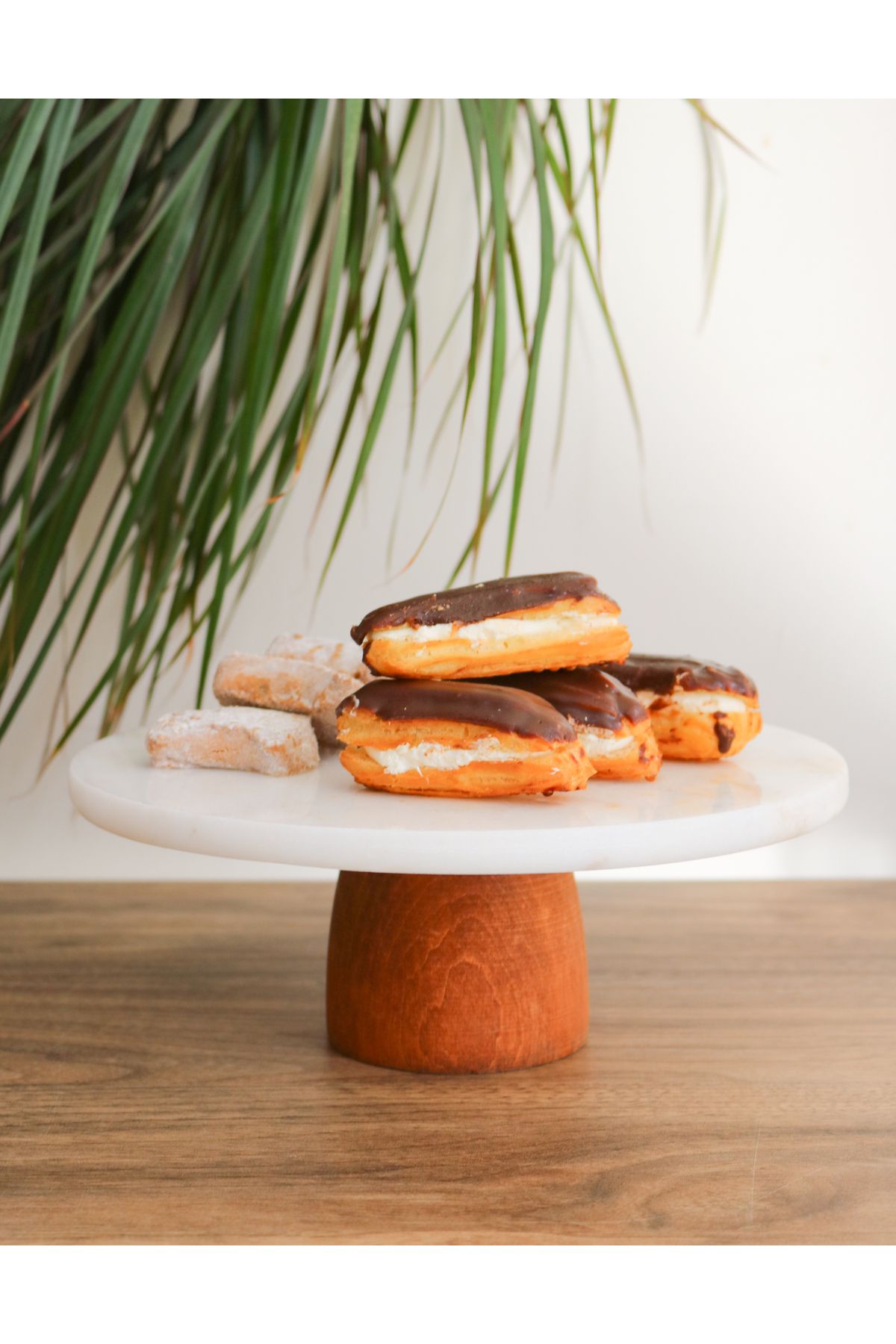 Marble wood deals cake stand