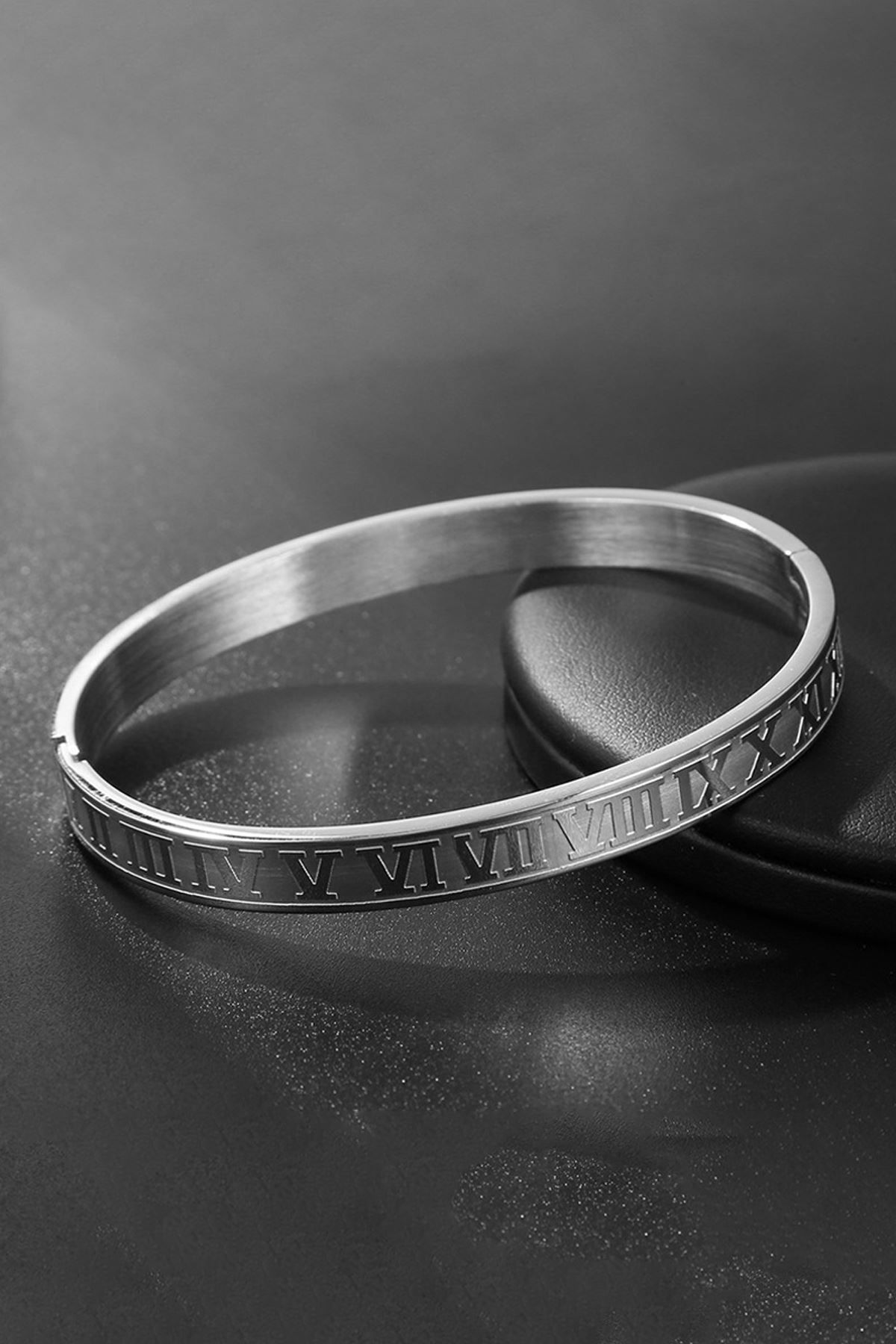 Chavin Roman Numeral Handcuffs Steel Men s Bracelet eu02by Trendyol