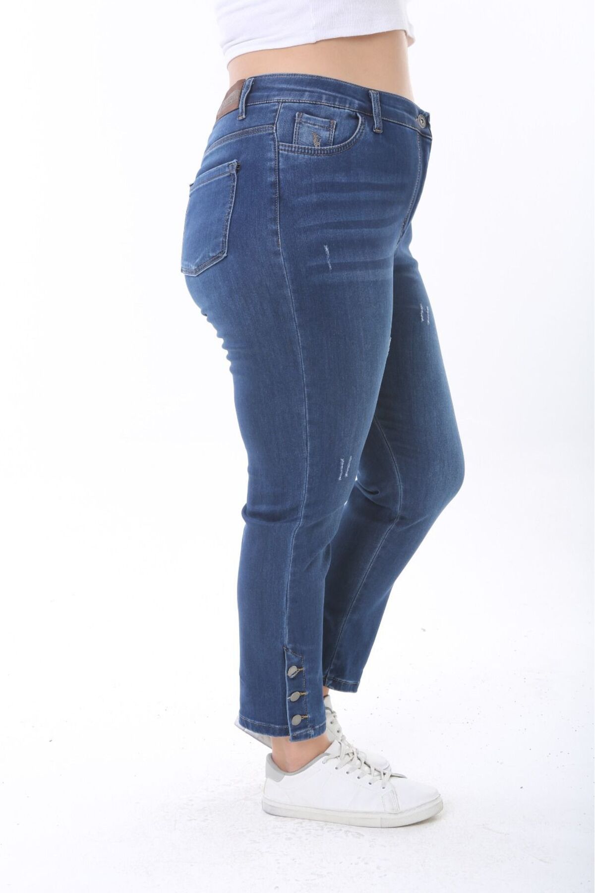 Era Lisa-LYCRA ANKLE LENGTH PLUS SIZE JEANS WITH FRONT LASER BUTTONS 3
