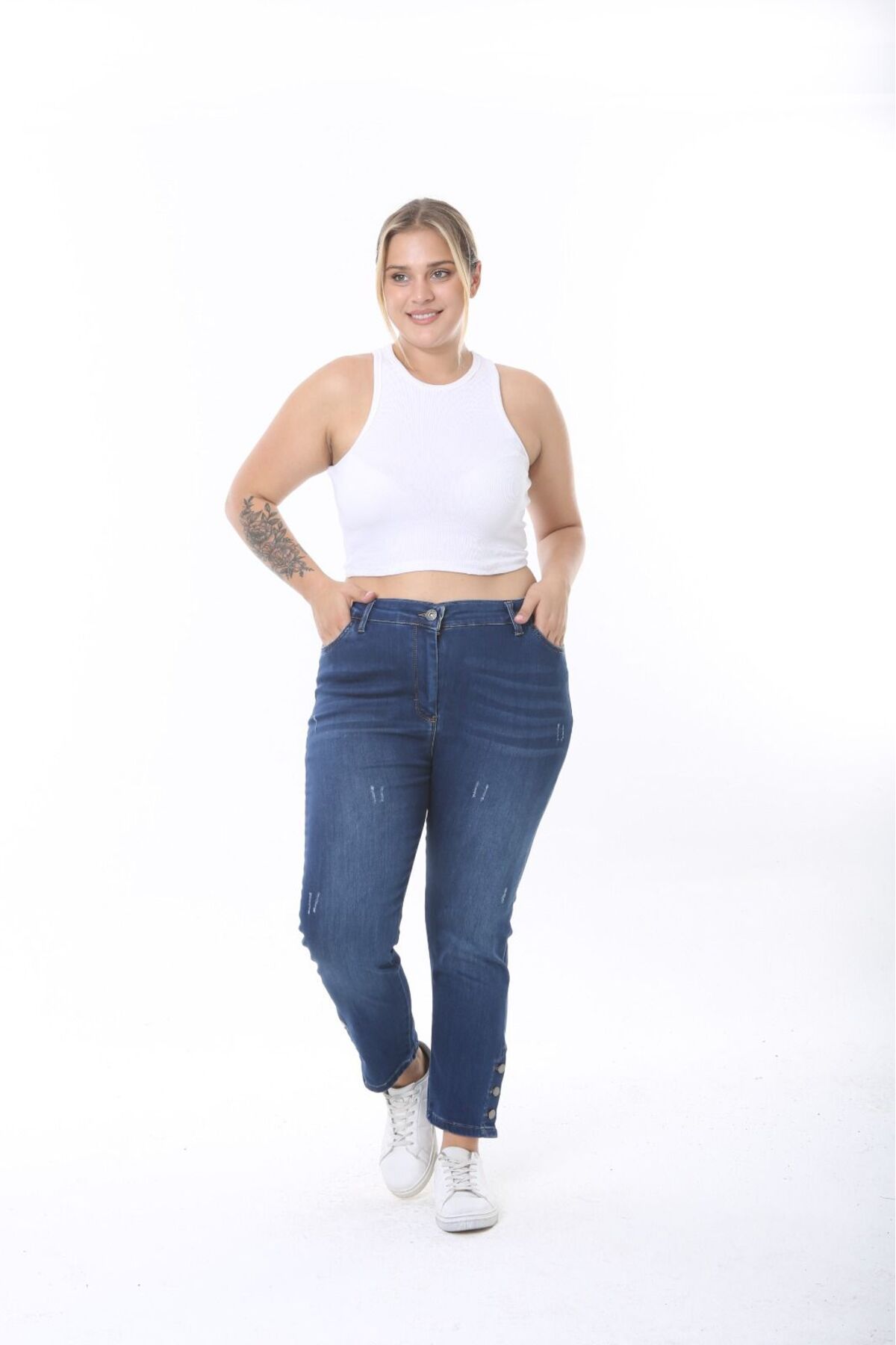 Era Lisa-LYCRA ANKLE LENGTH PLUS SIZE JEANS WITH FRONT LASER BUTTONS 5