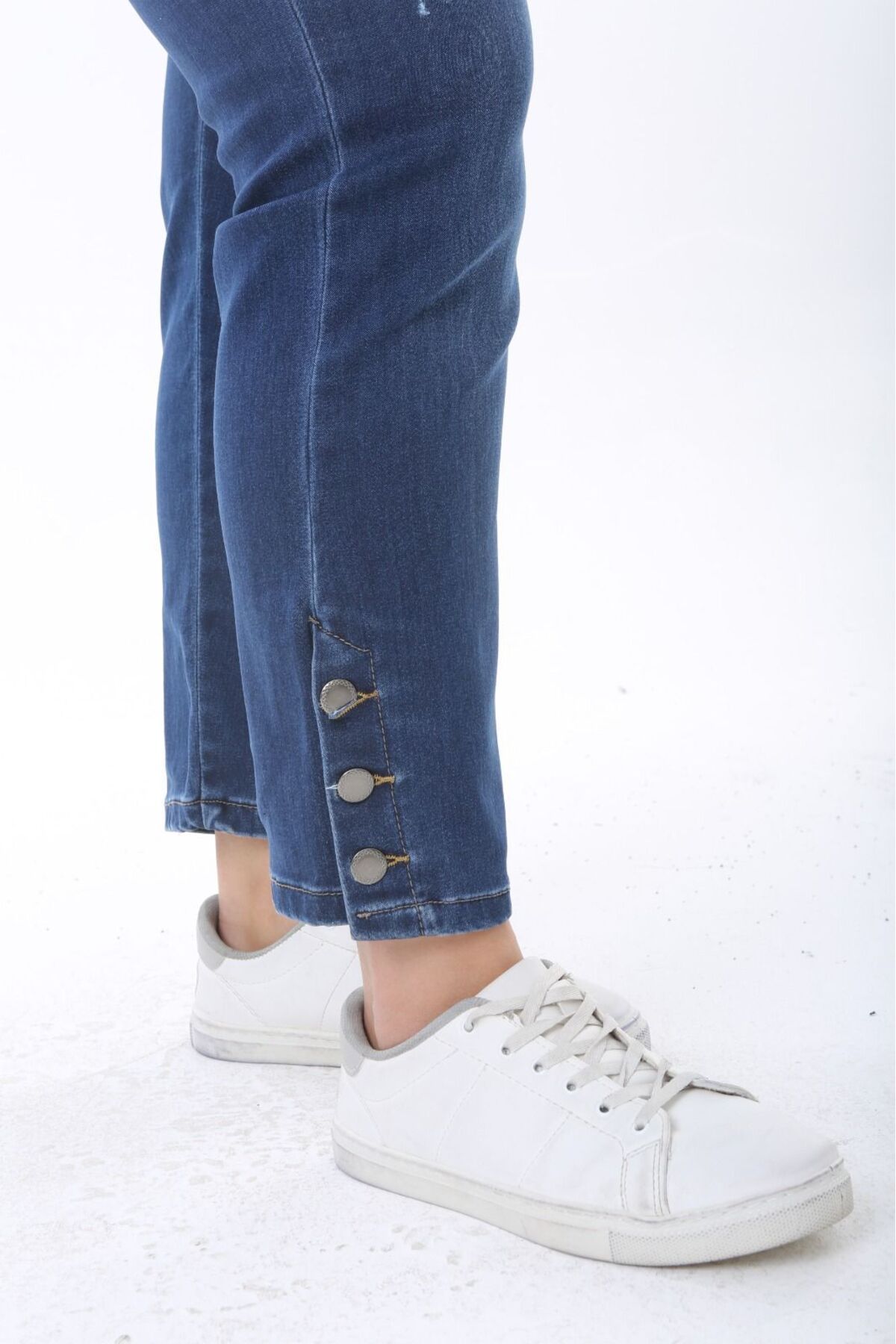 Era Lisa-LYCRA ANKLE LENGTH PLUS SIZE JEANS WITH FRONT LASER BUTTONS 4