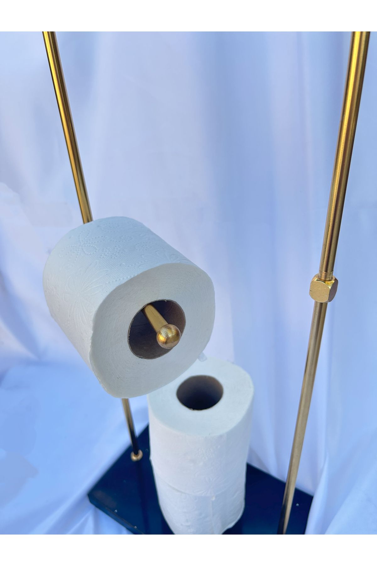 Gold toilet 2025 roll holder uk