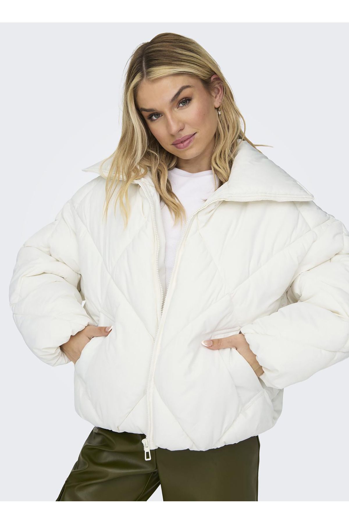 Only K r k Beyaz Kad n Mont ONLNEWTAMARA SHORT QUILTED JACKET C Fiyat Yorumlar Trendyol
