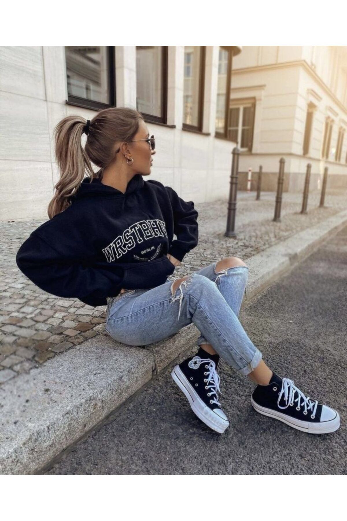 Girls wearing best sale black converse
